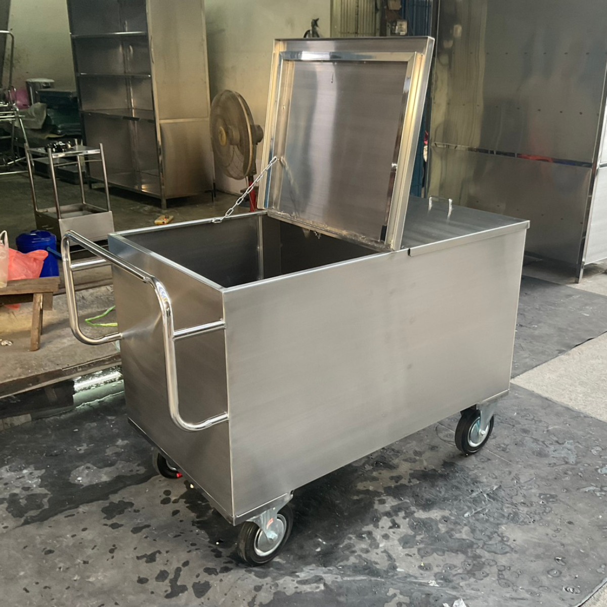 รถเข็นขยะติดเชื้อ